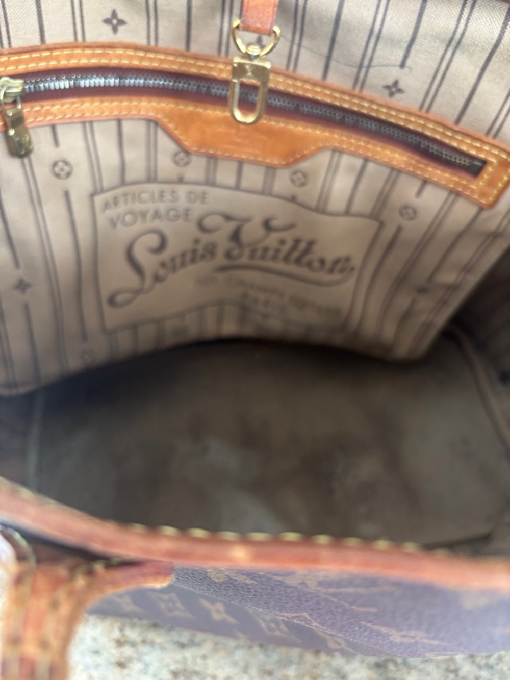 Louis Vuitton Monogram Canvas Tote in Brown and Tan - Picture 3 of 3